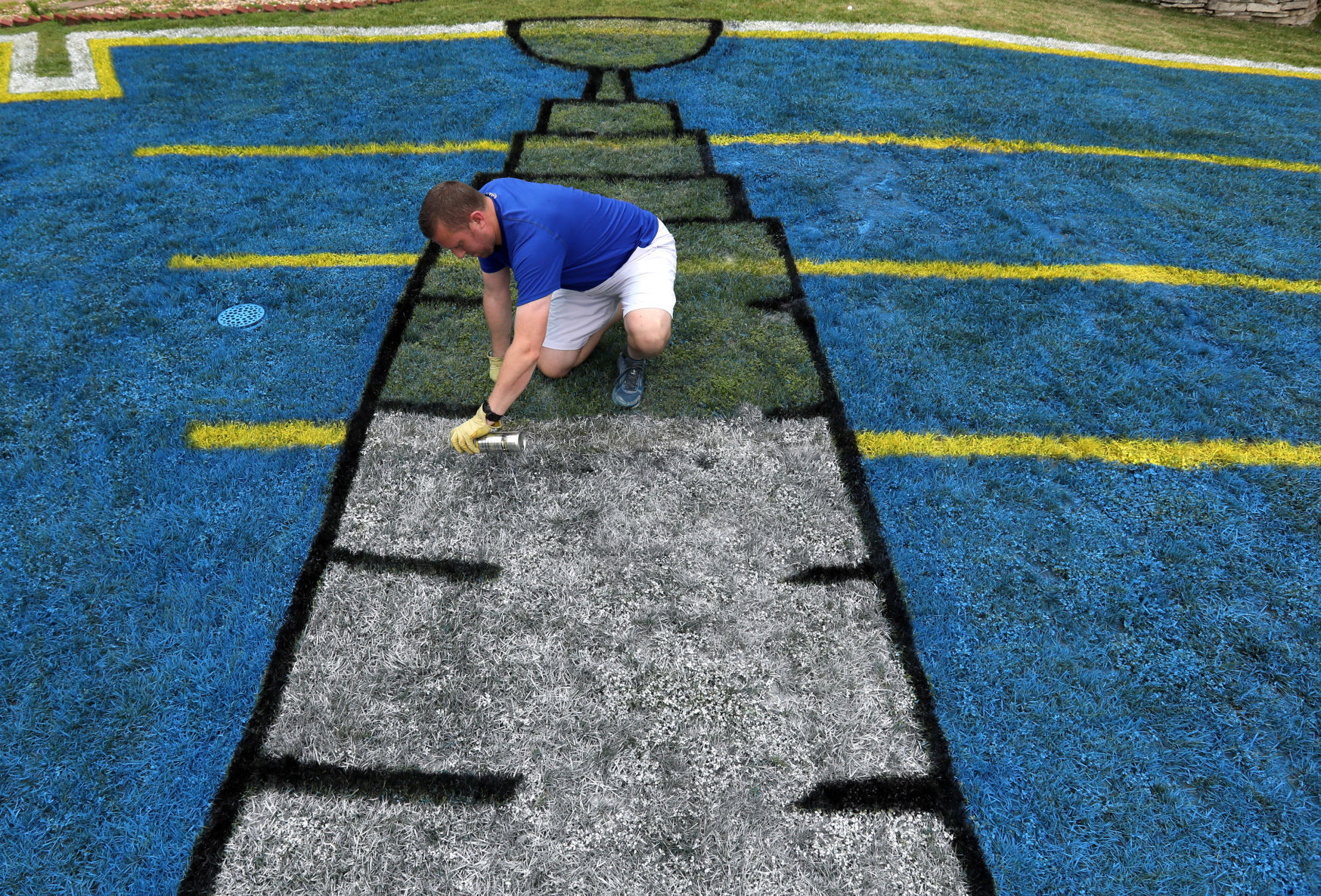St. Louis Blues fans with logo painted on yards adds Stanley Cup